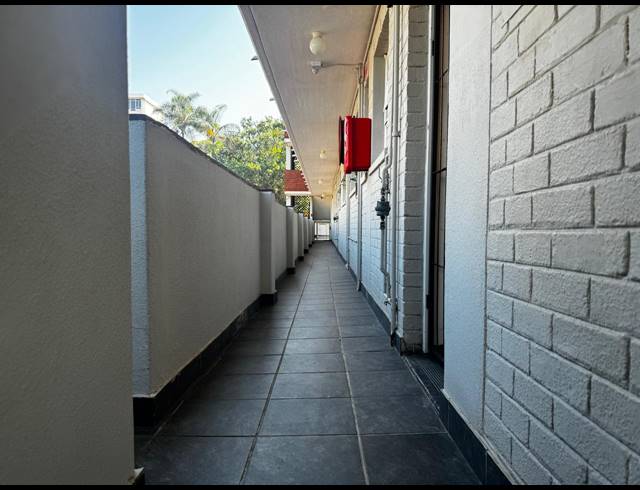 1 BEDROOM FLAT TO LET IN ESSENWOOD